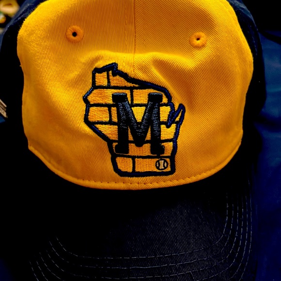 Adjustable Milwaukee Brewers hat - Picture 1 of 1